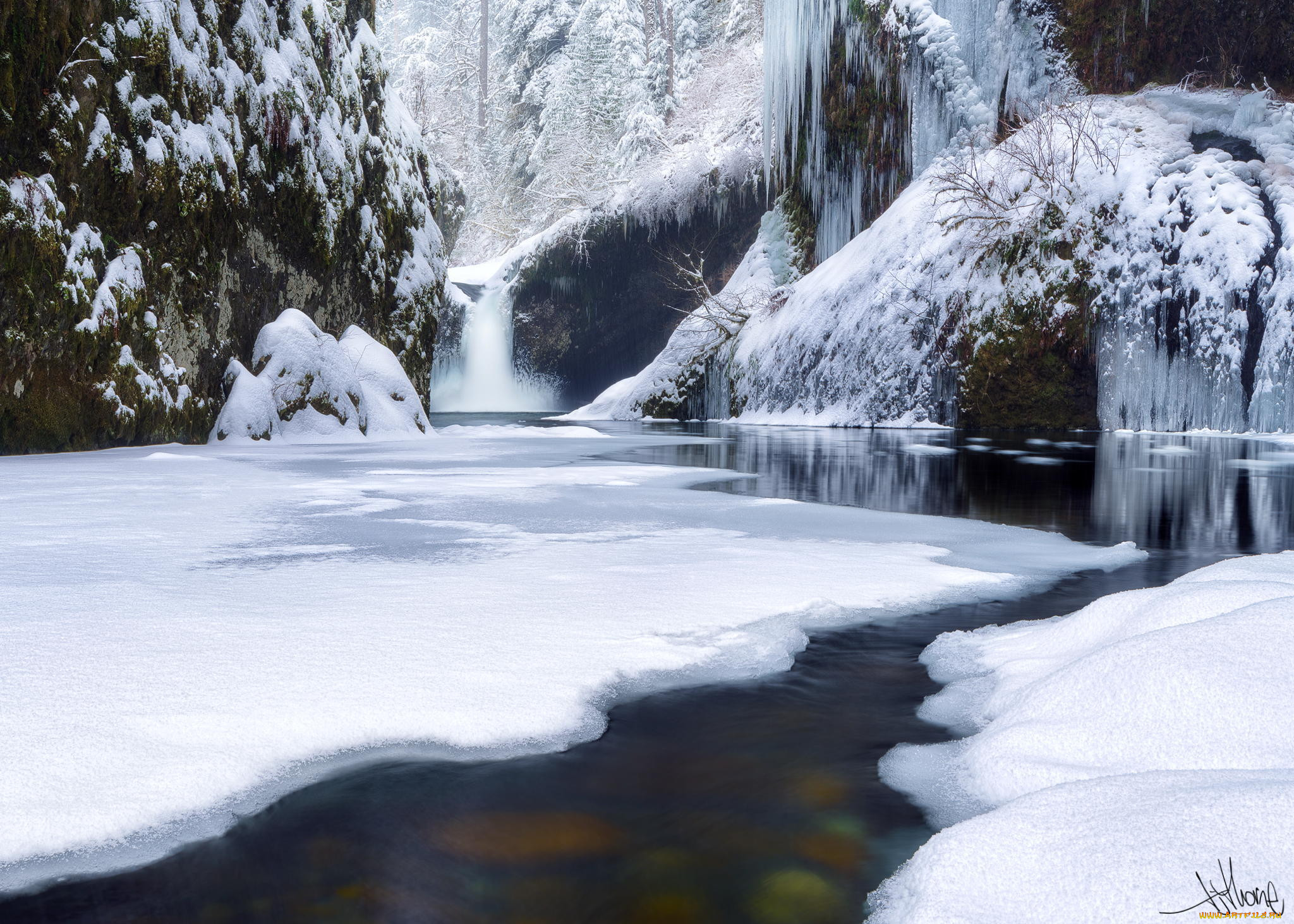 Зима фото водопад. Зимняя река. Замерзшая река. Зимняя Горная река. Зимний водопад.